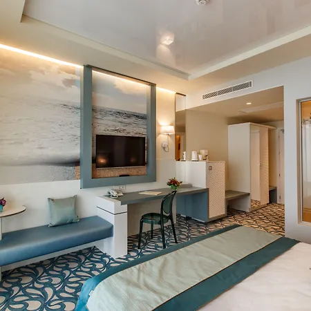 Hotel Opera Mamaia